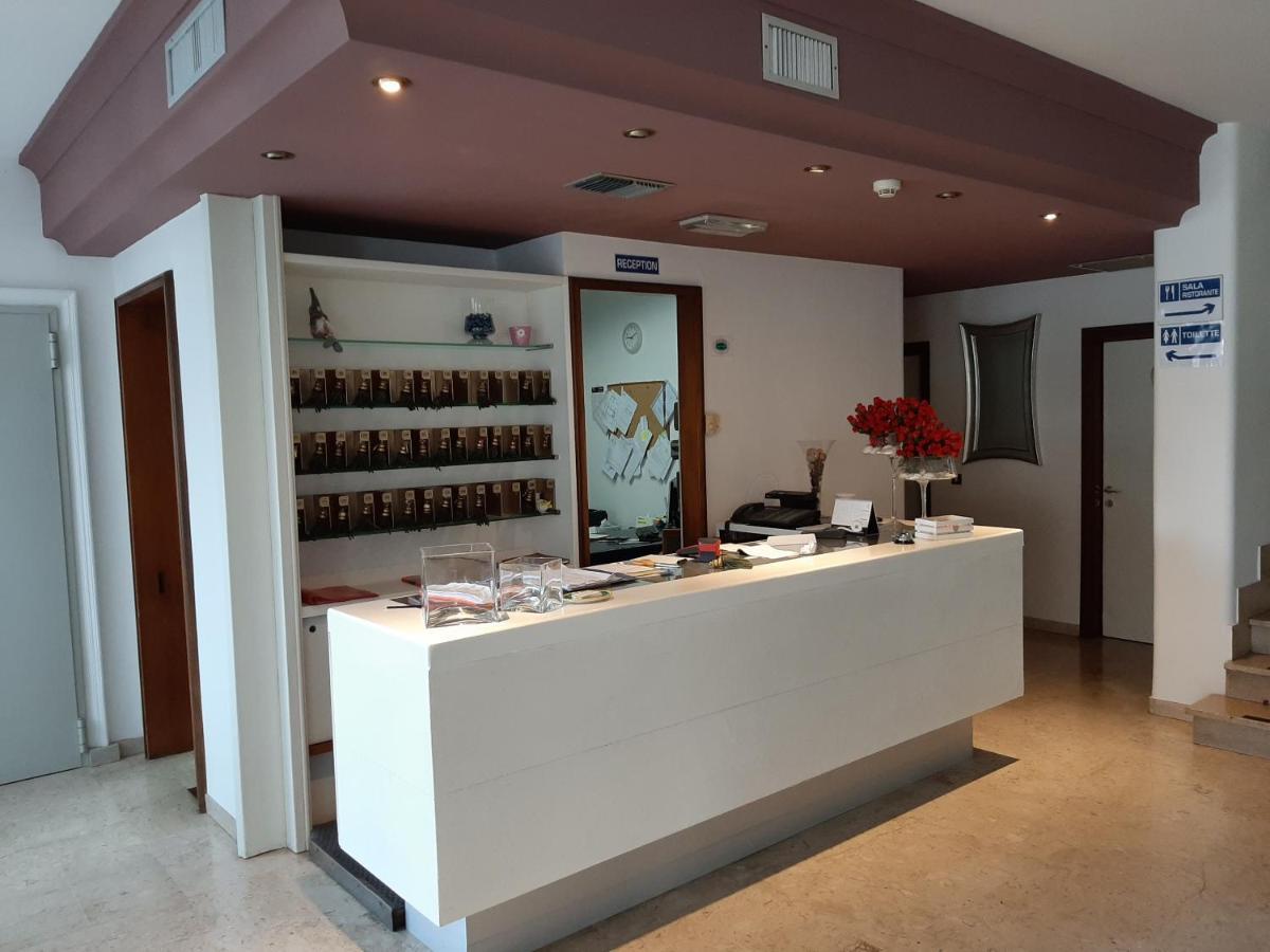 佛罗里达酒店 皮威蒂萨克 外观 照片